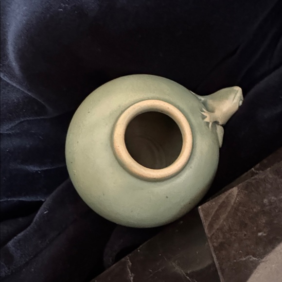 Studio Pottery Frog Vase - Picture 6 of 7